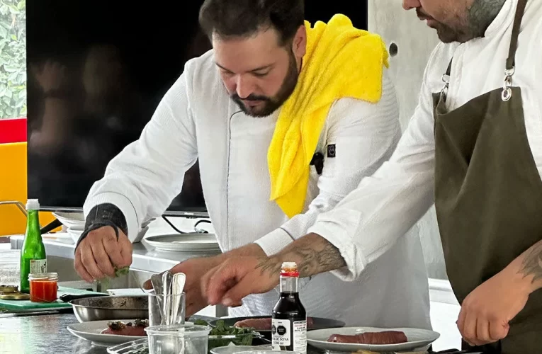 El chef Pablo Carrera de Catamundi celebra una década de éxitos en CESSA Universidad