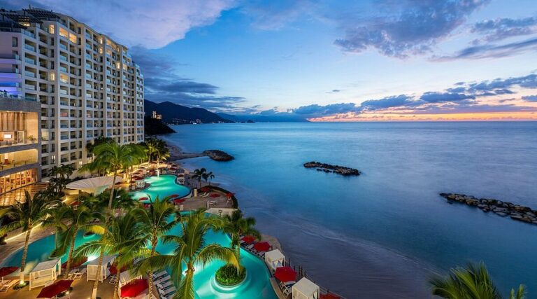 hilton-vallarta-riviera_noche